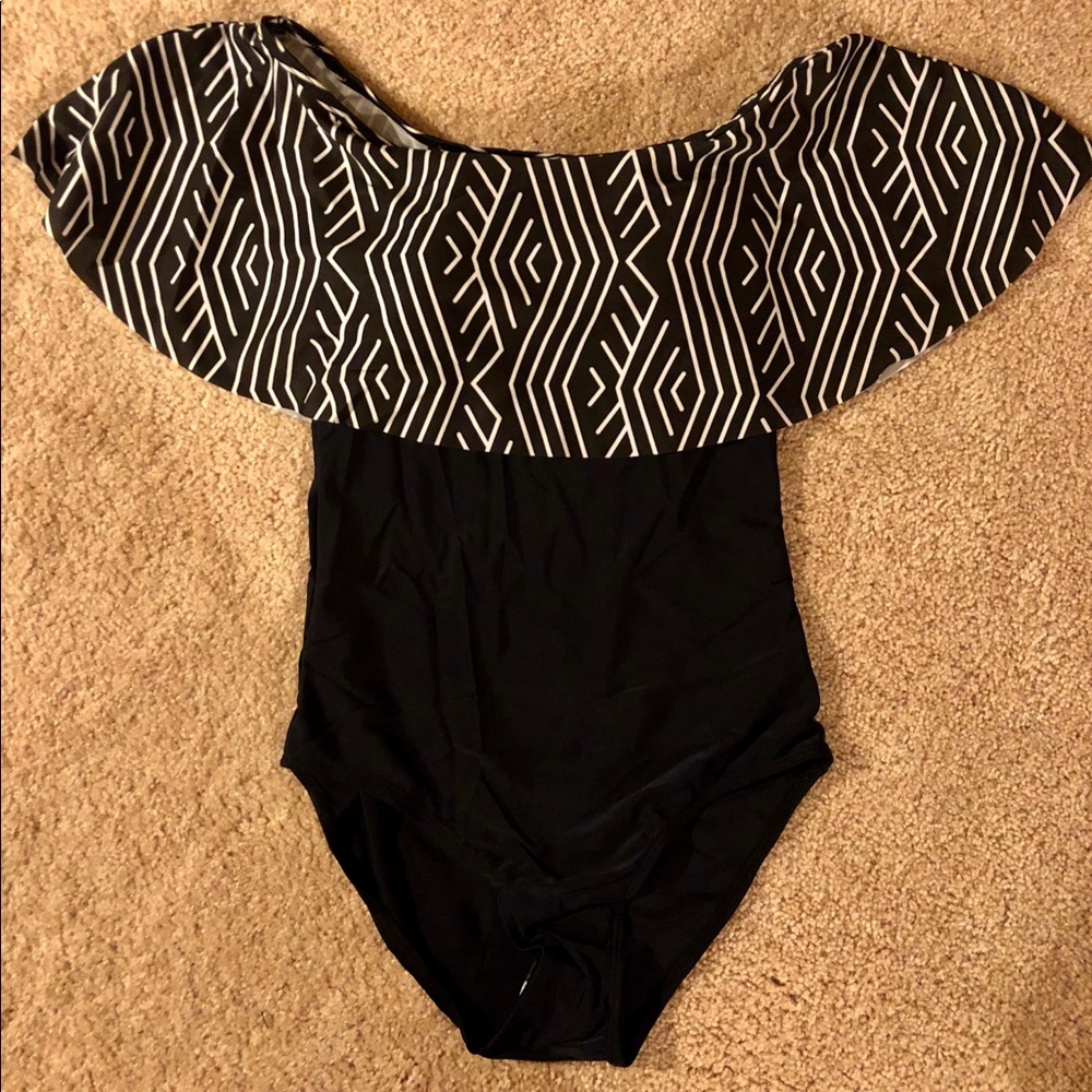 ✨ONE LEFT✨Ruffle Monokini - Picture 6 of 7